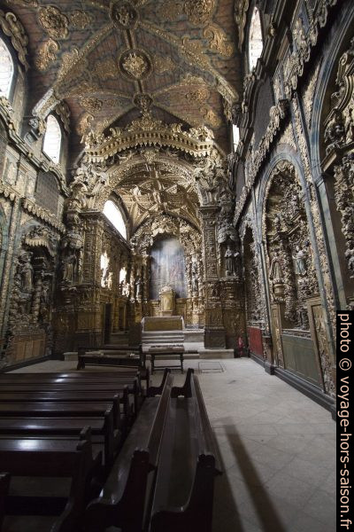 Nef de la Igreja de Santa Clara do Porto surchargée en dorures. Photo © André M. Winter