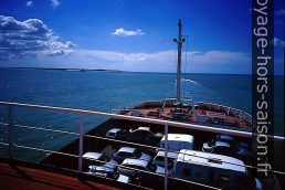 Sur un ferry de l'estuaire de la Gironde en 2001. Photo © André M. Winter