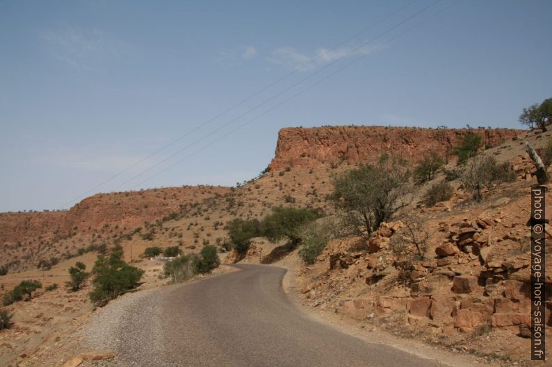 La route R105 à la hauteur d'Aït Baha. Photo © André M. Winter