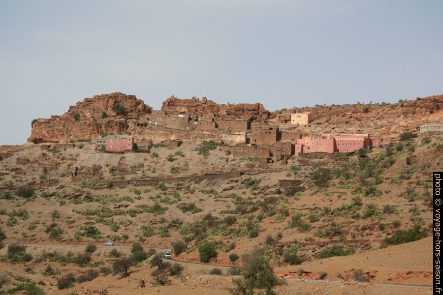 Village en pisé dans la vallée de l'Oued Aït Baha. Photo © André M. Winter