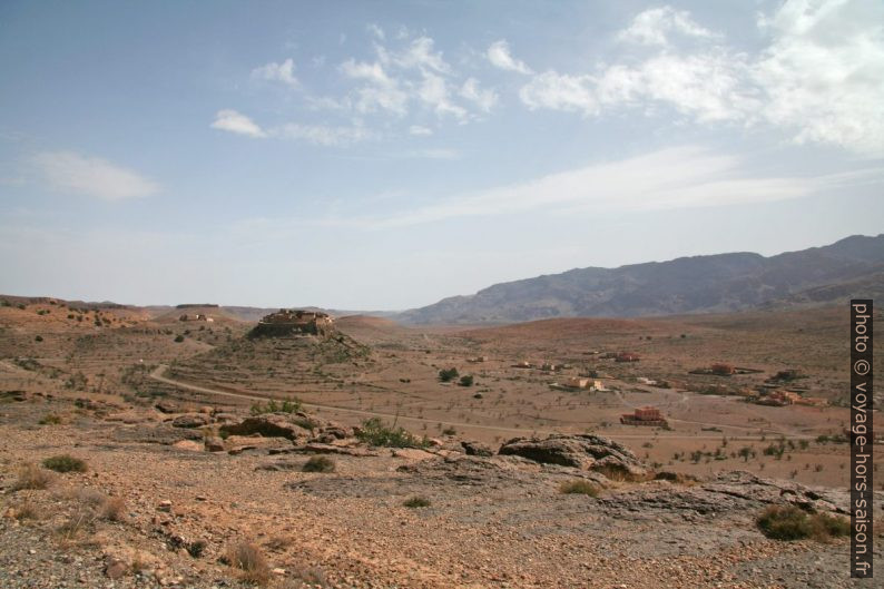 Agadir Tizrgane et le le plateau d'Aït Baha. Photo © André M. Winter