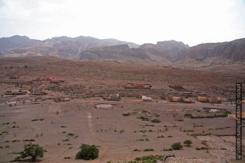 La plaine au sud-ouest de l'Agadir Tizrgane. Photo © André M. Winter