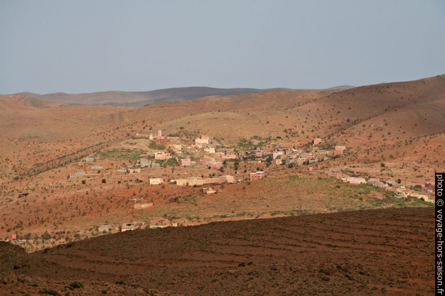 Village près du col Tizi-n'Tarakatine. Photo © André M. Winter