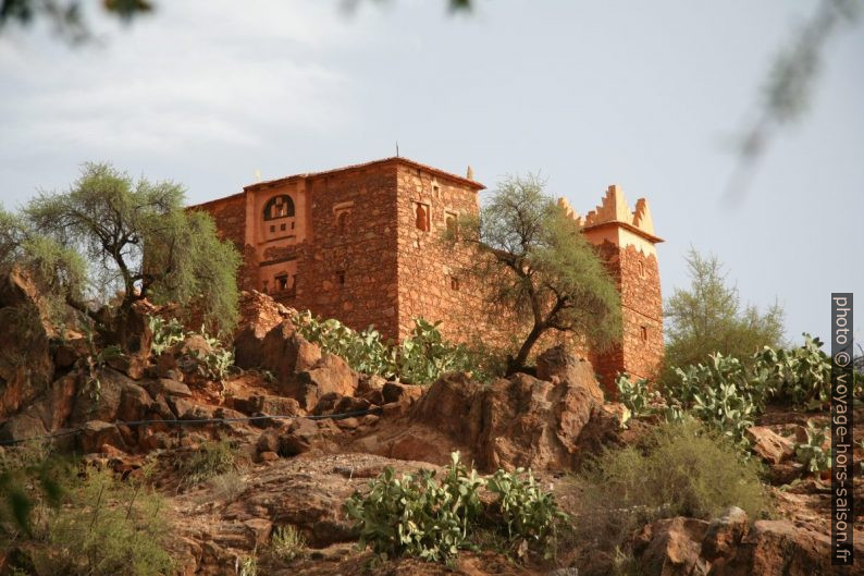 Casbah en pierres à Oumesnat. Photo © André M. Winter