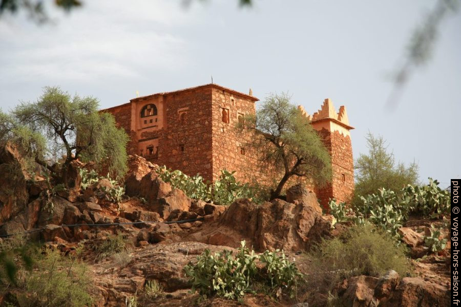 Casbah en pierres à Oumesnat. Photo © André M. Winter
