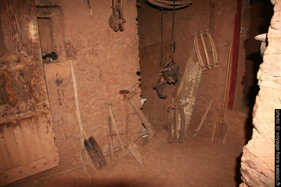 Outils agricoles traditionnels. Photo © André M. Winter