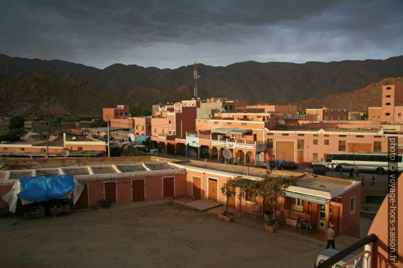 Place du marché de Tafraoute. Photo © André M. Winter