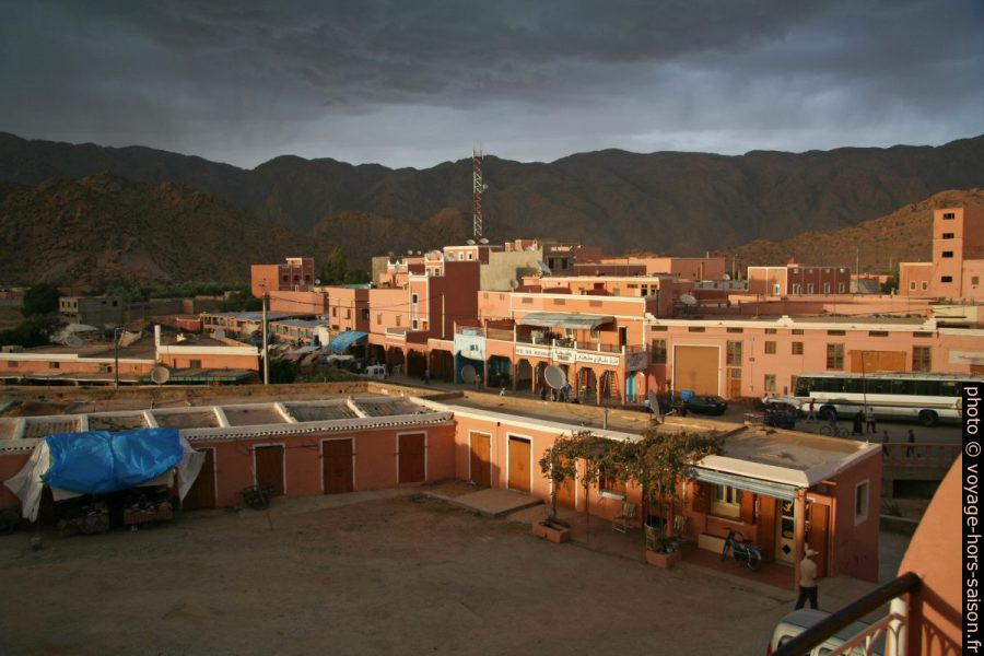Place du marché de Tafraoute. Photo © André M. Winter