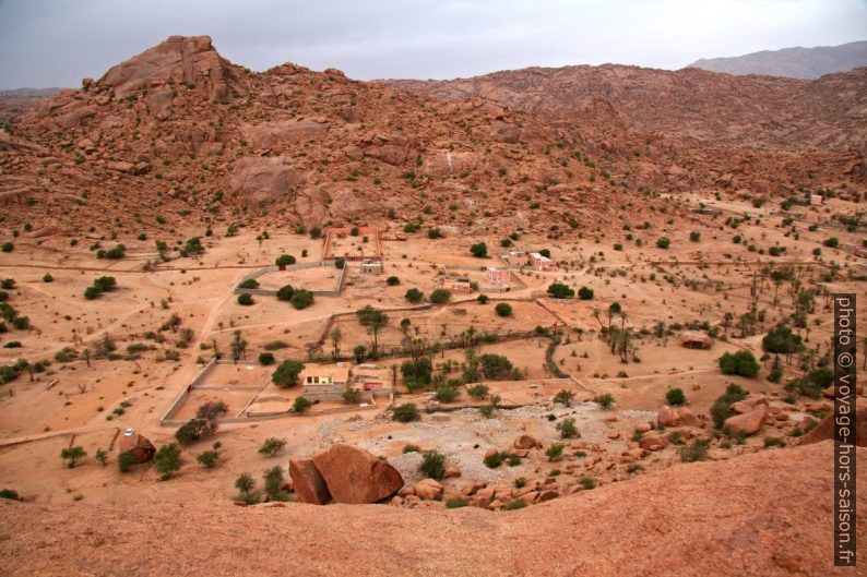 Propriétés délimités par des murets à Tazka. Photo © André M. Winter