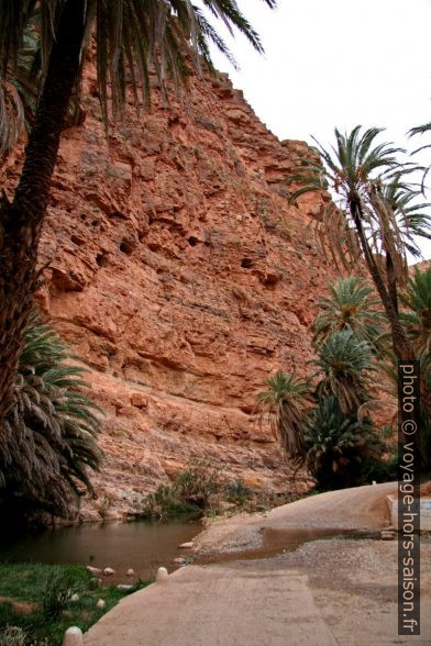 Gué dans les Gorges d'Aït Mansour. Photo © Alex Medwedeff