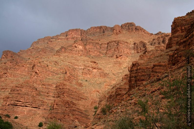 Paroies rocheuses dans les Gorges d'Aït Mansour. Photo © André M. Winter