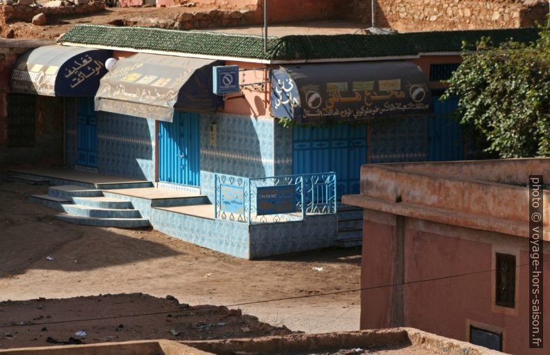 La téléboutique à Tafraoute. Photo © André M. Winter