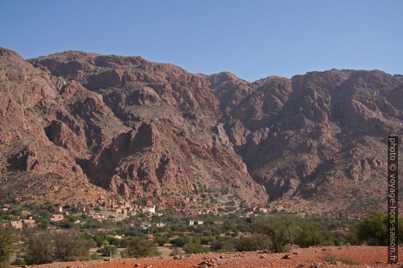 Chaine du Djebel Lekst et Oumesnat. Photo © André M. Winter