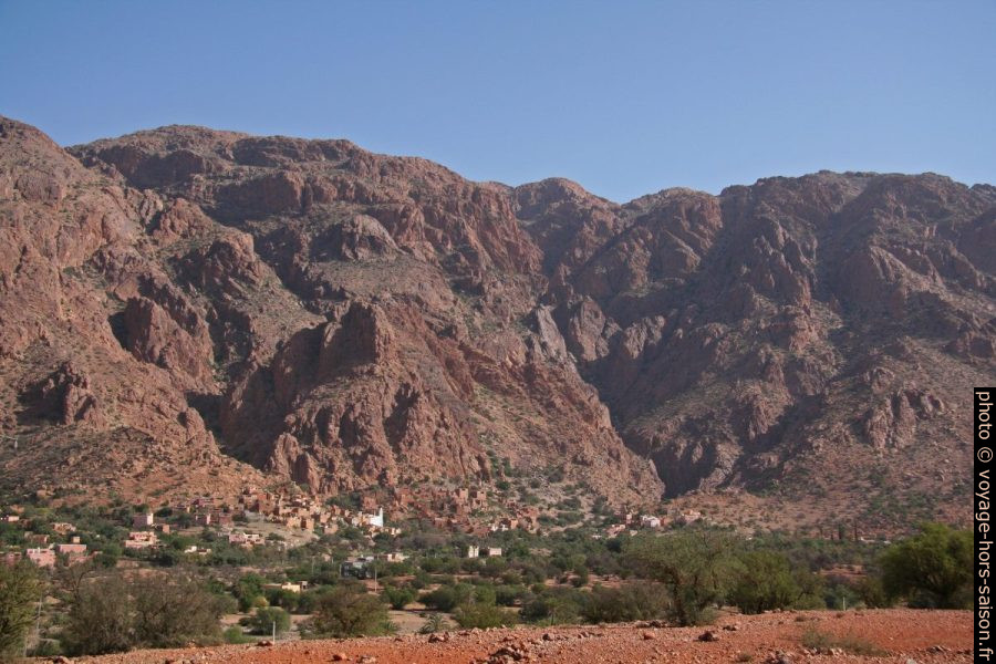 Chaine du Djebel Lekst et Oumesnat. Photo © André M. Winter