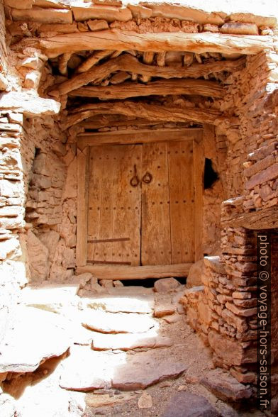 Une porte dans l'agadir de Tasguent. Photo © Alex Medwedeff