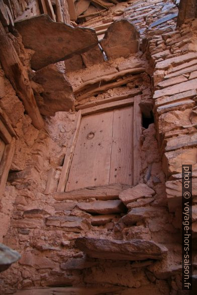 Une porte dans l'agadir de Tasguent. Photo © Alex Medwedeff