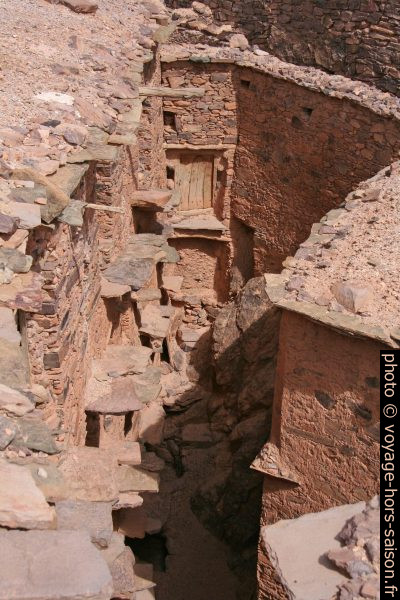 Cour nord l'agadir de Tasguent. Photo © Alex Medwedeff