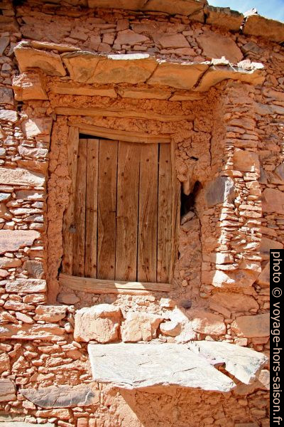 Une porte dans l'agadir de Tasguent. Photo © Alex Medwedeff