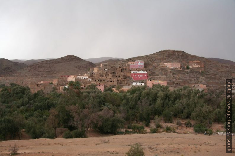 Maisons au nord de Souk Khemis d'Issafen. Photo © André M. Winter