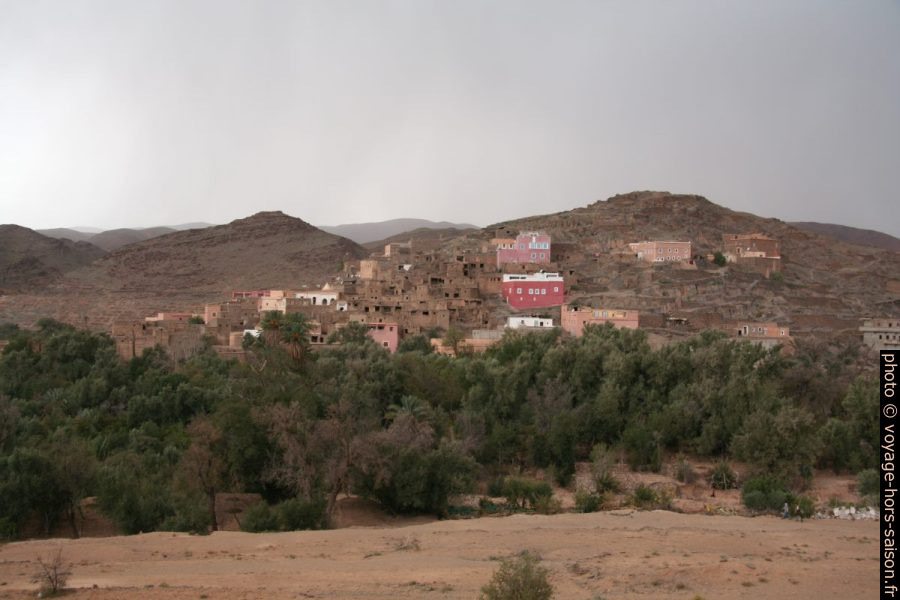 Maisons au nord de Souk Khemis d'Issafen. Photo © André M. Winter