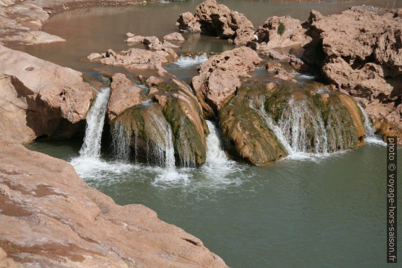 Cascade d'Atiq dans l'Oued Tissint. Photo © Alex Medwedeff