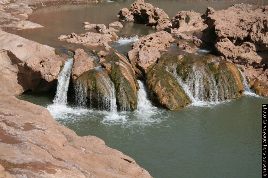 Cascade d'Atiq dans l'Oued Tissint. Photo © Alex Medwedeff