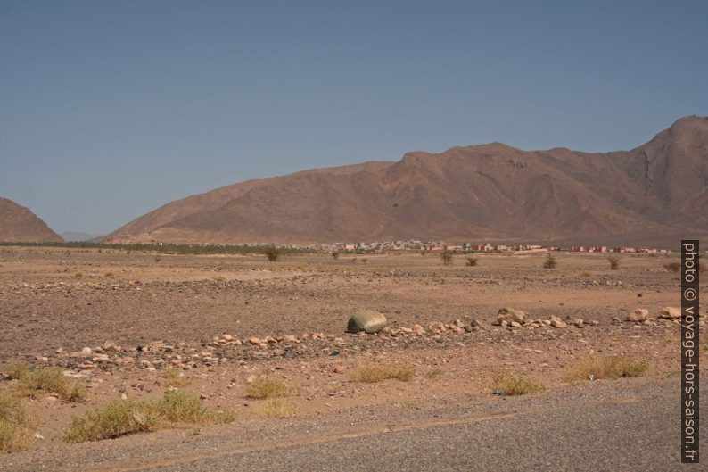 Ville de Foum-Zguid vue du sud. Photo © André M. Winter