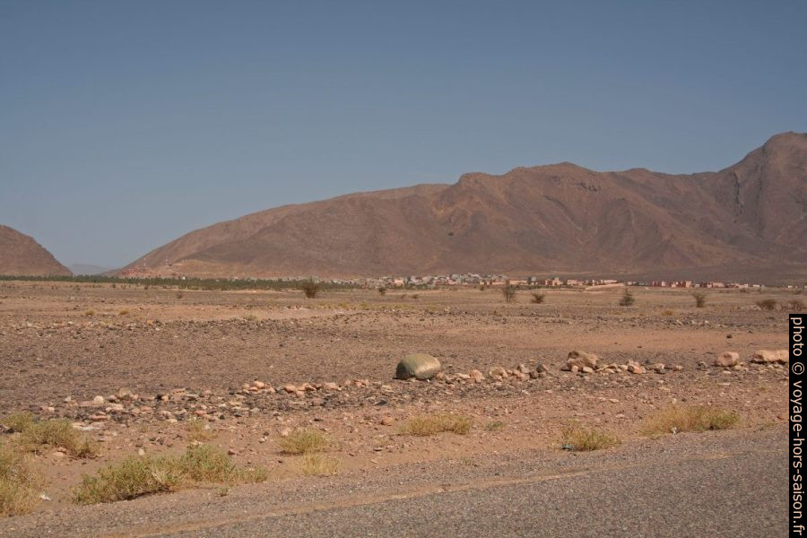 Ville de Foum-Zguid vue du sud. Photo © André M. Winter