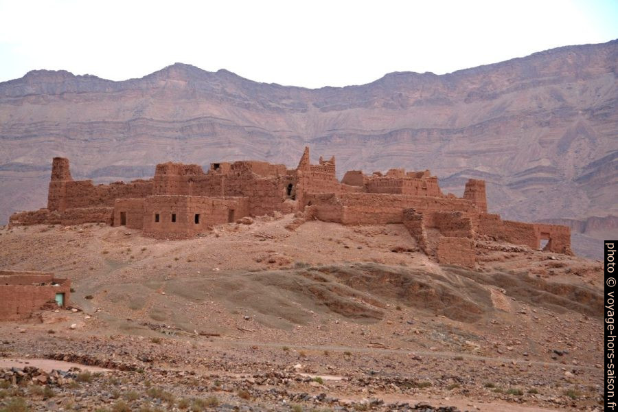 Ksar en ruine près de Taakilt. Photo © André M. Winter