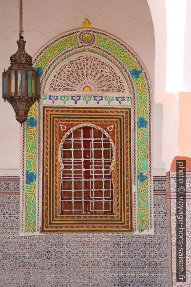 Fenêtre décorée de la Zaouïa de Tamegroute. Photo © Alex Medwedeff