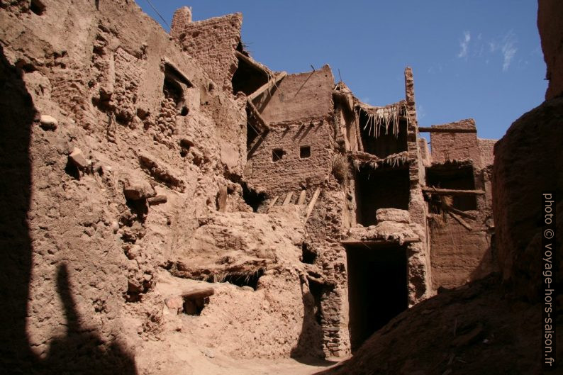 Maisons effondrées de la casbah juive d'Amezrou. Photo © André M. Winter