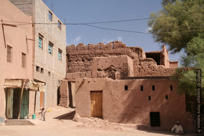 Porte est de la casbah juive d'Amezrou. Photo © André M. Winter