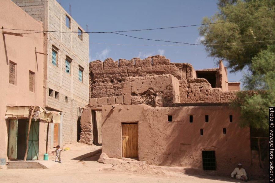Porte est de la casbah juive d'Amezrou. Photo © André M. Winter