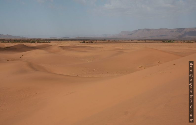 Les Dunes de Tinfou. Photo © Alex Medwedeff