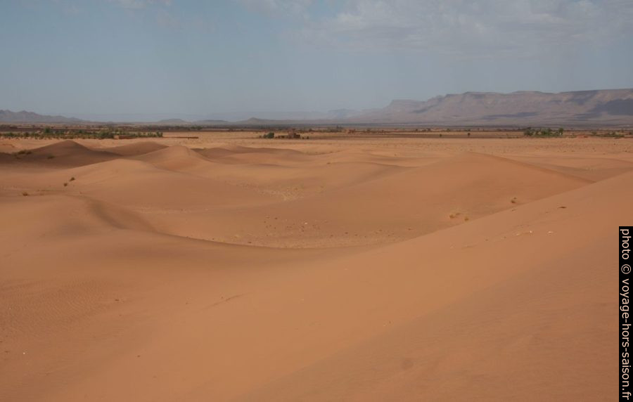 Les Dunes de Tinfou. Photo © Alex Medwedeff