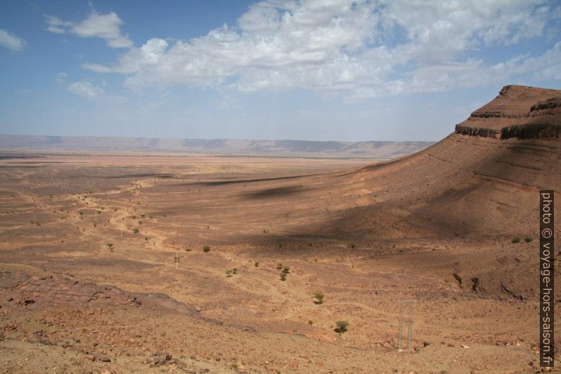 Vallée latérale au Drâa au sud de Zagora. Photo © André M. Winter