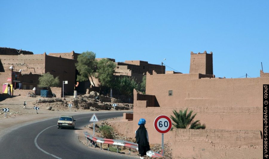 Route dans la vallée du Drâa. Photo © André M. Winter