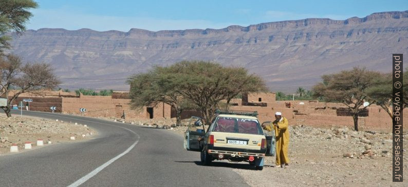 Grand Taxi Peugeot 505 Break au Maroc. Photo © André M. Winter