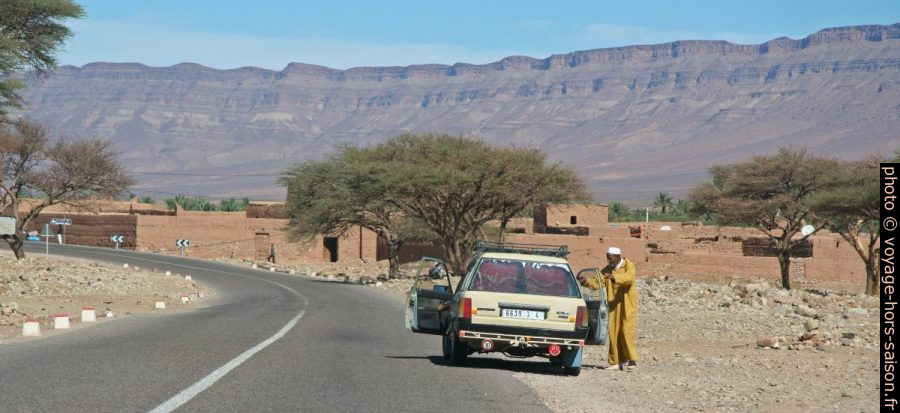 Grand Taxi Peugeot 505 Break au Maroc. Photo © André M. Winter