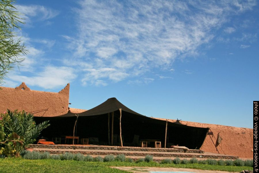 Tente noire berbère. Photo © Alex Medwedeff