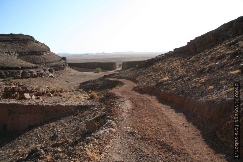 Route montant dans le Lamdouar. Photo © André M. Winter