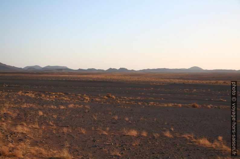 La plaine au sud-ouest du Lamdouar. Photo © André M. Winter