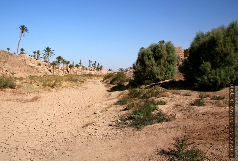 L'Oued Ziz asséché. Photo © André M. Winter