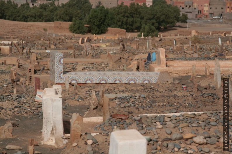 La plus belle tombe du cimetière d'Erfoud. Photo © André M. Winter