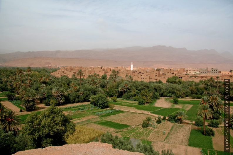 Village aux abords de l'Oasis de Tinerhir. Photo © André M. Winter