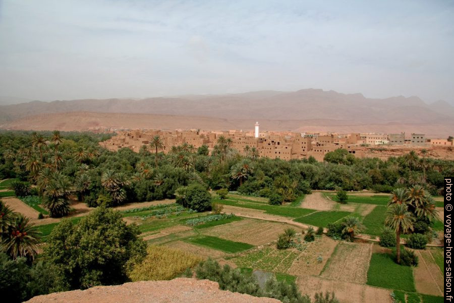 Village aux abords de l'Oasis de Tinerhir. Photo © André M. Winter