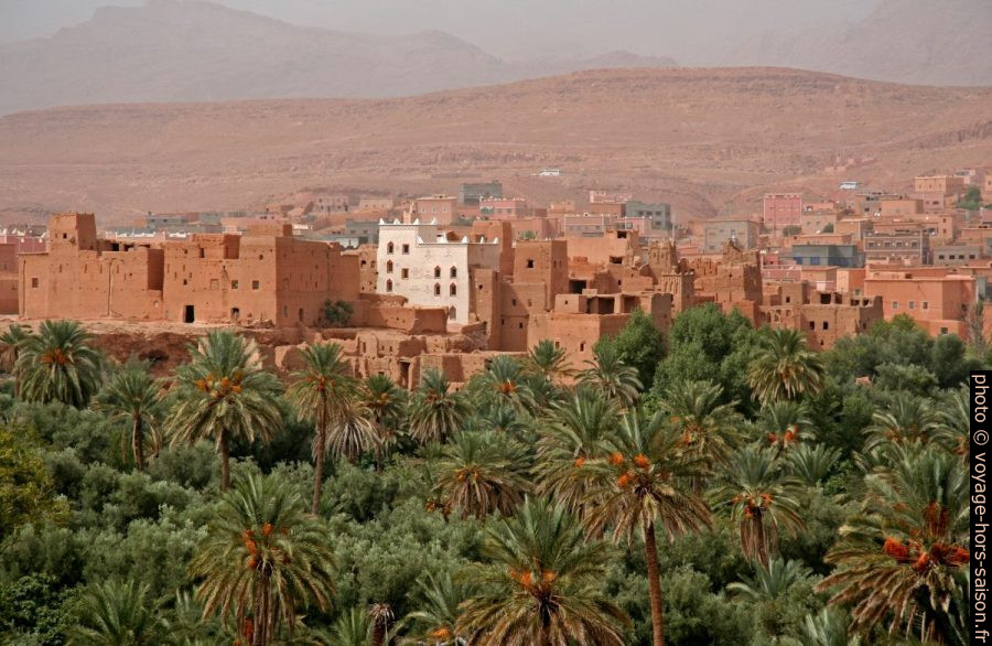 Ksar au nord de l'oasis de Tinerhir. Photo © André M. Winter