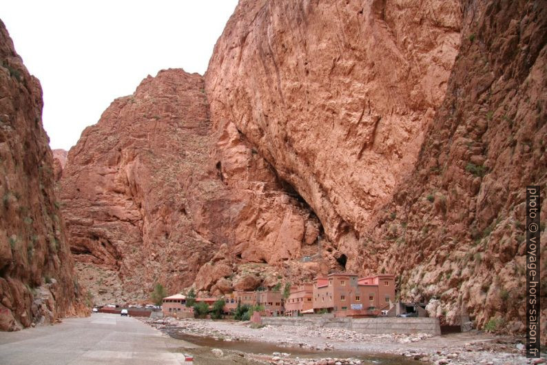 Hôtel les Roches et le Yasmina derrière. Photo © André M. Winter