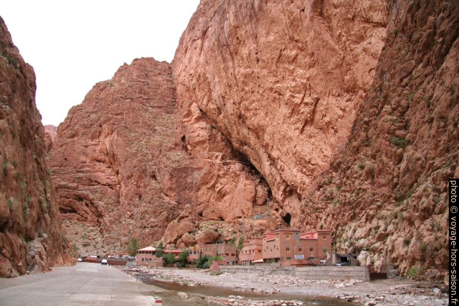 Hôtel les Roches et le Yasmina derrière. Photo © André M. Winter