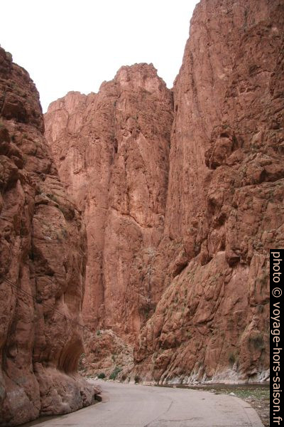 Sortie des Gorges de la Todra. Photo © Alex Medwedeff